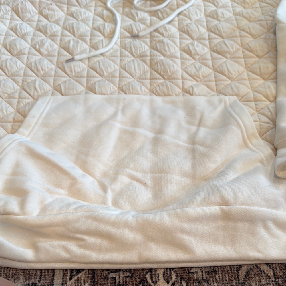 Quilted White Hoodie - Picture 2 of 6